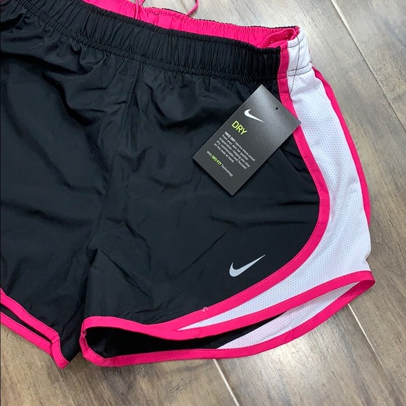 NIKE Women’s running shorts with Dri-Fit Technolog - Picture 2 of 16